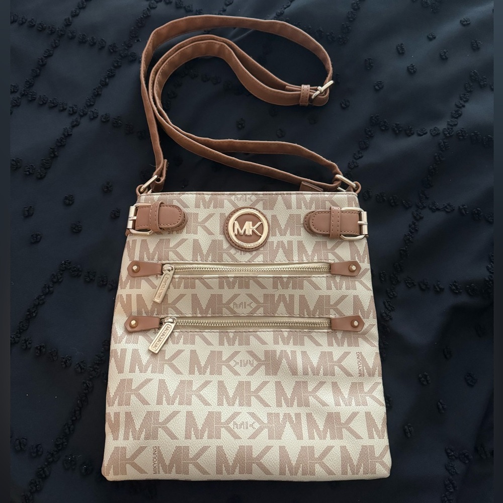 Tan Crossbody Purse*